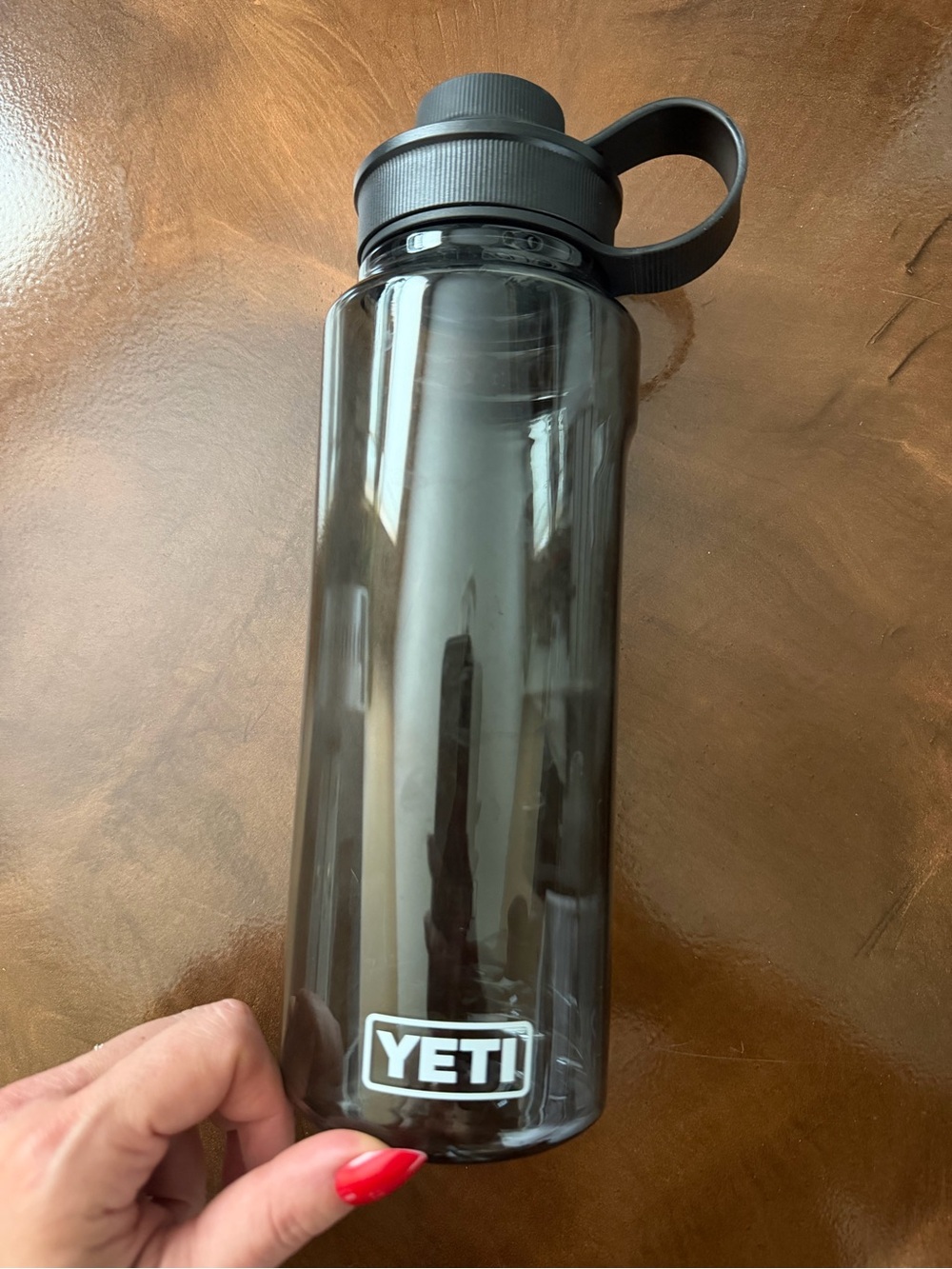 YETI YONDER 1L / 34 OZ WATER BOTTLE IN CHARCOAL